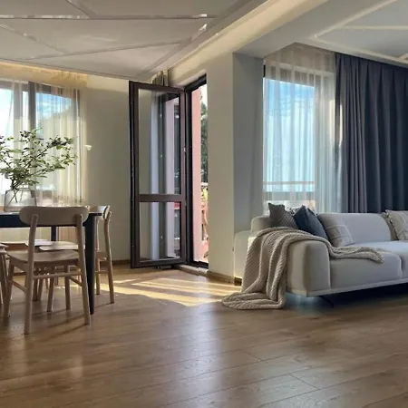 Helen & Friends 3 Bedrooms アパート