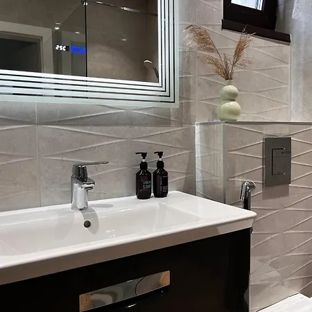 アパート Helen & Friends 3 Bedrooms バルチク