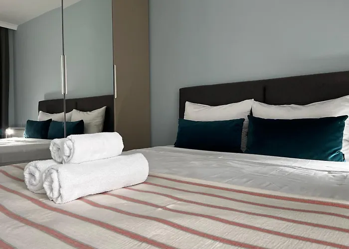 Helen & Friends 3 Bedrooms Appartamento Balchik