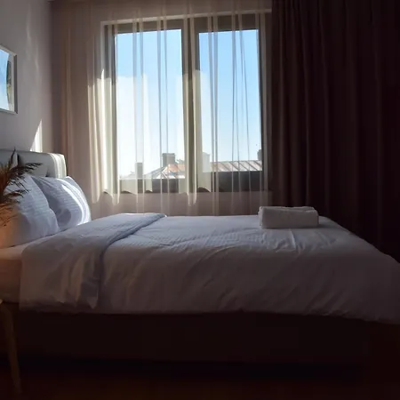 Helen & Friends 3 Bedrooms شقة *