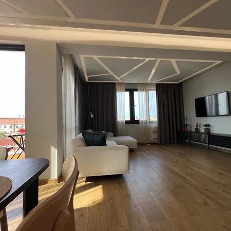 Helen&Friends 3 bedrooms Baltsjik